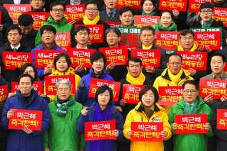 Para politisi kubu oposisi di parlemen mendesak rekan-rekan mereka dari Partai Saenuri yang berkuasa agar mendukung upaya untuk memakzulkan Presiden Park Geun-hye.