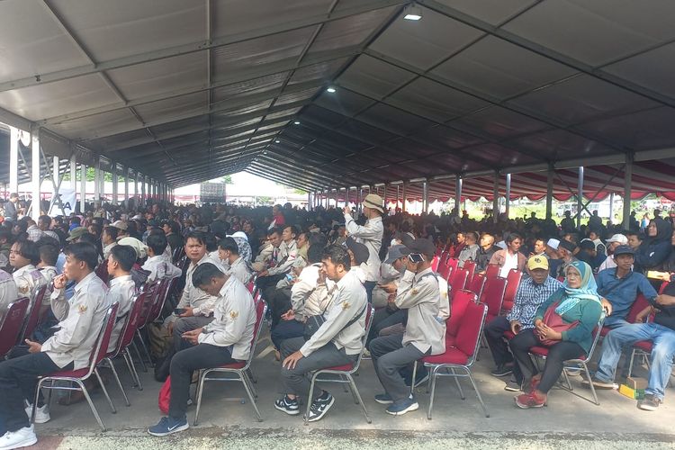 Sejumlah petani dan peternak se-Jawa Barat yang bakal bertemu dengan Menteri Pertahanan Prabowo Subianto di Sumedang, Selasa (30/1/2024).