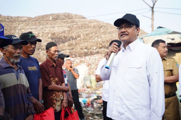 Di Hadapan Warga Bantar Gebang, Mensos: Siapa Tahu Anak Pemulung Jadi Presiden