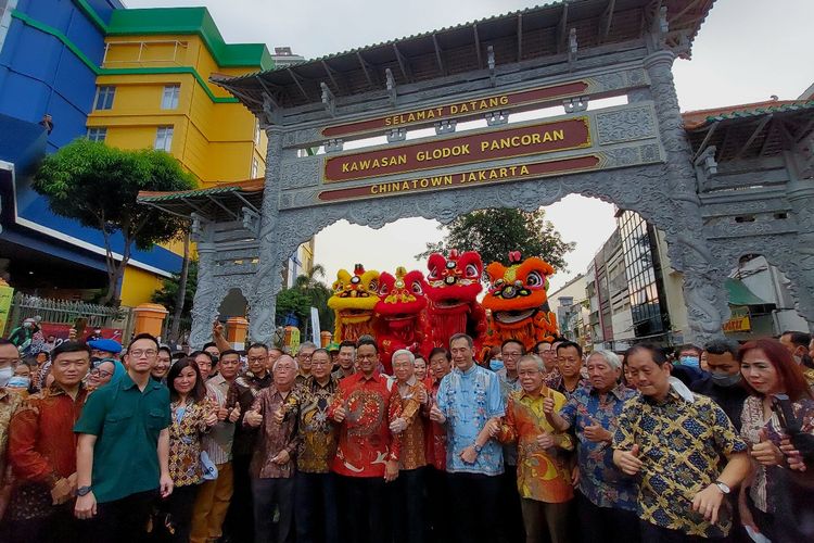 Gubernur DKI Jakarta, Anies Baswedan meresmikan Gapura China Town Jakarta di Kawasan Glodok Pancoran, Tamansari, Jakarta Barat, pada Kamis (30/6/2022). 