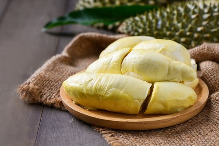Buah durian memiliki sejumlah manfaat, seperti meningkatkan kesehatan jantung dan meringankan nyeri. Namun, ada juga sejumlah efek samping.