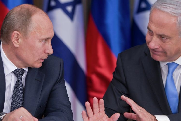 Presiden Rusia Vladimir Putin (kiri) dan Perdana Menteri Israel Benjamin Netanyahu berdiskusi tentang krisis Suriah dan hubungan Israel-Palestina.