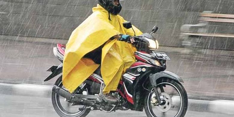 Jas Hujan Ponco Bukan Untuk Naik Motor