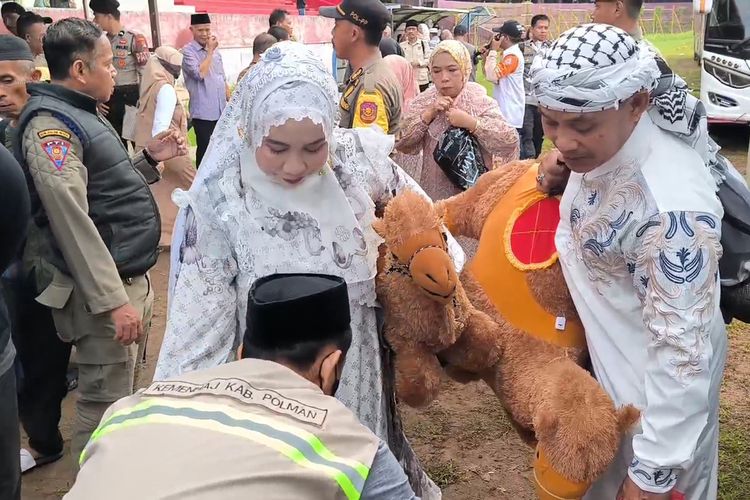 Boneka Unta Jadi Oleh-oleh Favorit Jemaah Haji Polman, Simbol Kenangan dari Tanah Suci