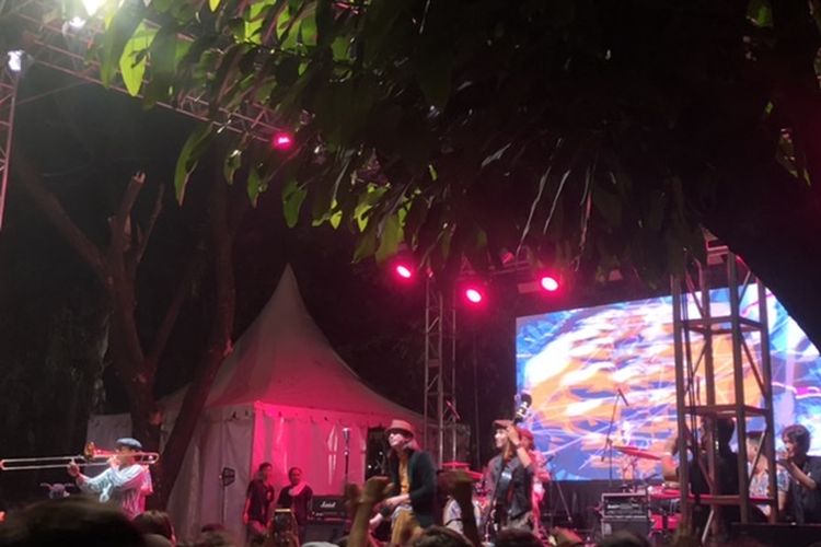 Sisitipsi di konser musik The Sounds Project di Allianz Eco Park, Ancol, Jakarta Utara pada Sabtu (27/8/2022) ini.