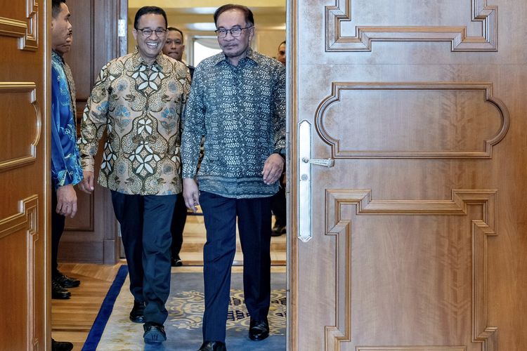 Bacapres Anies Baswedan dan PM Malaysia Anwar Ibrahim di Putrajaya, Malaysia, Kamis (12/10/2023).
