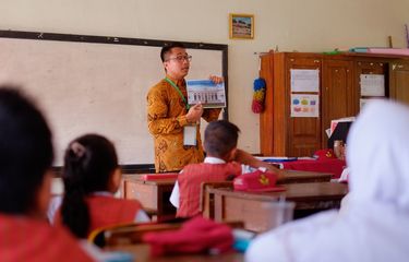 Jumlah Guru SMK di Indonesia Masih Kurang, Pemerataan Perlu ...