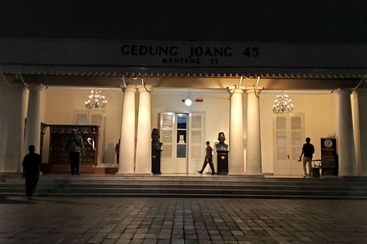 Susur malam di Gedung Joang 45 bersama Klub Tempo Doeloe.