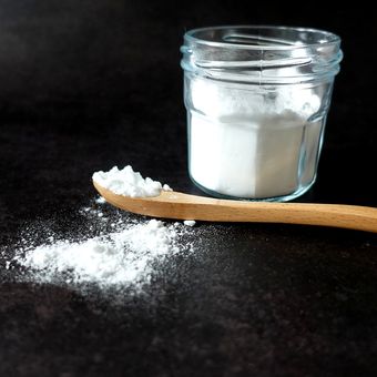 Cara membersihkan panci gosong dengan garam