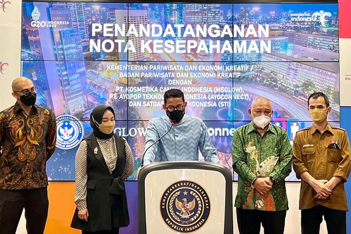 Penandatangan nota kesepahaman Kemenparekraf dan Ayoconnect.