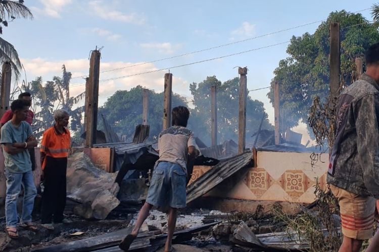 Rumah semi permanen di Dusun Wolopemo, Desa Pise, Kecamatan Kotabaru, Kabupaten Ende, Nusa Tenggara Timur (NTT) ludes terbakar, Sabtu (22/7/2023)