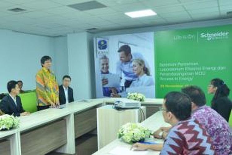 Schneider Electric Indonesia dan Surya University, Kamis (26/11/2015), meresmikan fasilitas laboratorium praktikum di Kampus Surya University. Laboratorium praktikum tersebut akan mengetengahkan berbagai solusi pengelolaan energi di sepanjang siklus hidup pengonsumsian energi