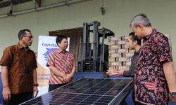 Dukung Percepatan Transisi Energi Baru dan Terbarukan, Garudafood Bangun PLTS Atap di Sumedang 