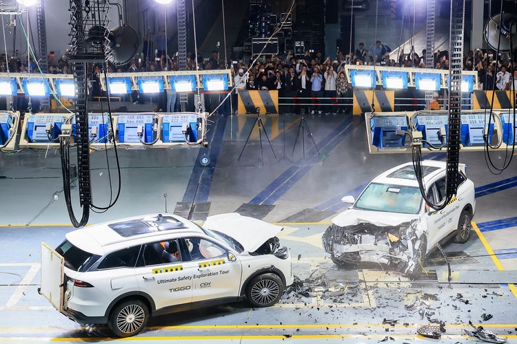 Chery uji tabrakan dua TIGGO 9 di kecepatan 50 km/jam. Hasilnya, kabin utuh dan semua sistem keselamatan berfungsi sempurna.