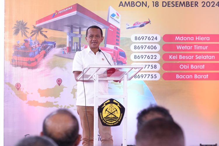 Menteri ESDM Bahlil Lahadalia saat meresmikan penyalur BBM Satu Harga di Ambon, Maluku.