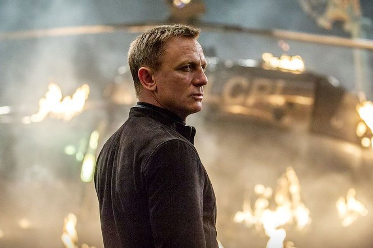 Daniel Craig berperan sebagai agen 007 James Bond.