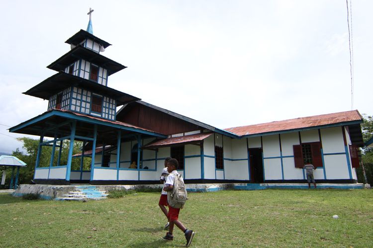 Gereja Asei di Pulau Asei Besar, Sentani Timur, Kabupaten Jayapura, Papua.