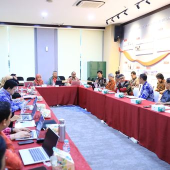 Otoritas Jasa Keuangan (OJK) kembali mengundang kelompok pemberi dana (lender) Dana Syariah Indonesia (DSI) untuk membahas perkembangan pengembalian dana lender yang telah dijanjikan pengurus DSI. 