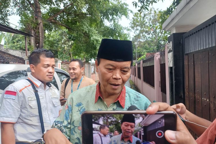 Wakil Ketua Majelis Syuro Partai Keadilqn Sejahtera (PKS) Hidayat Nur Wahid (HNW) meyakini Partai Demokrasi Indoensia Perjuangan (PDI-P) belum balik badan dalam upaya pengajuan hak angket terkait kecurangan Pemilu di DPR RI, Senin (4/3/2024)