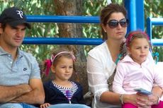 Putri Kembar Federer Memilih Baca Buku