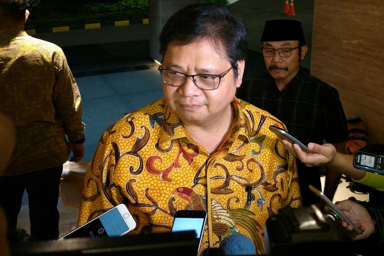 Ketua Umum Partai Golkar, Airlangga Hartarto ketika ditemui  Kantor DPP Partai Golkar, Jakarta, Selasa (27/3/2018).