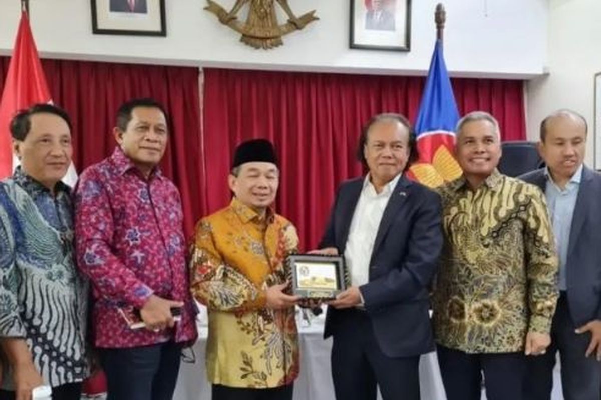 Delegasi GKSB DPR RI-Parlemen Chile mengadakan courtesy call dengan Duta Besar RI untuk Republik Chile Y.M. Muhammad Anshor di Chile, Selasa (15/11/2022).