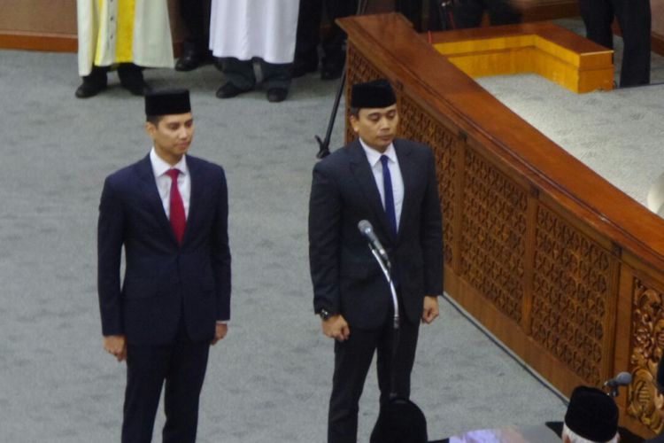 Pelantikan penggantian antar waktu (PAW) anggota DPR, G Budi Satrio Djiwandono (kiri) dan Putu Supadma pada sidang paripurna DPR, Kamis (24/8/2017).