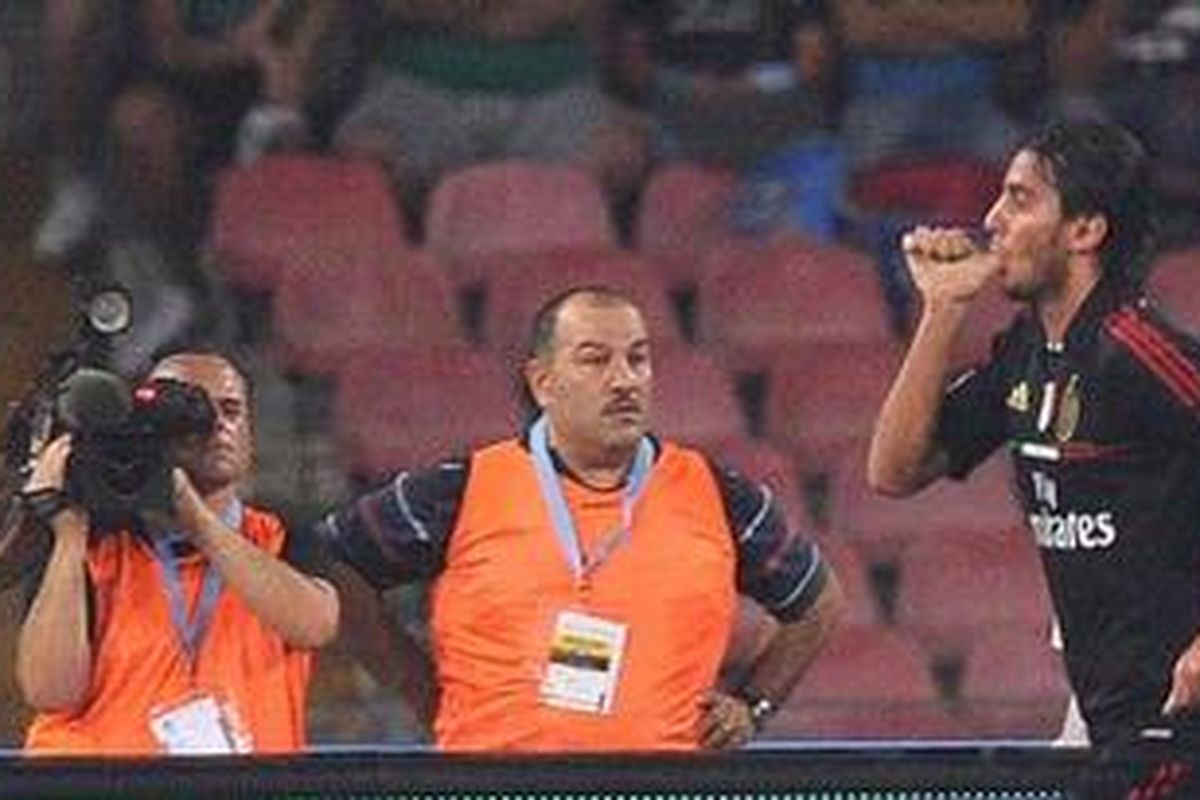 Gelandang AC Milan, Alberto Aquilani. 