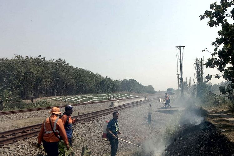 Memasuki Kemarau, KAI Daop 7 Madiun Imbau Petani Tak Bakar Jerami Dekat Jalur Kereta Api