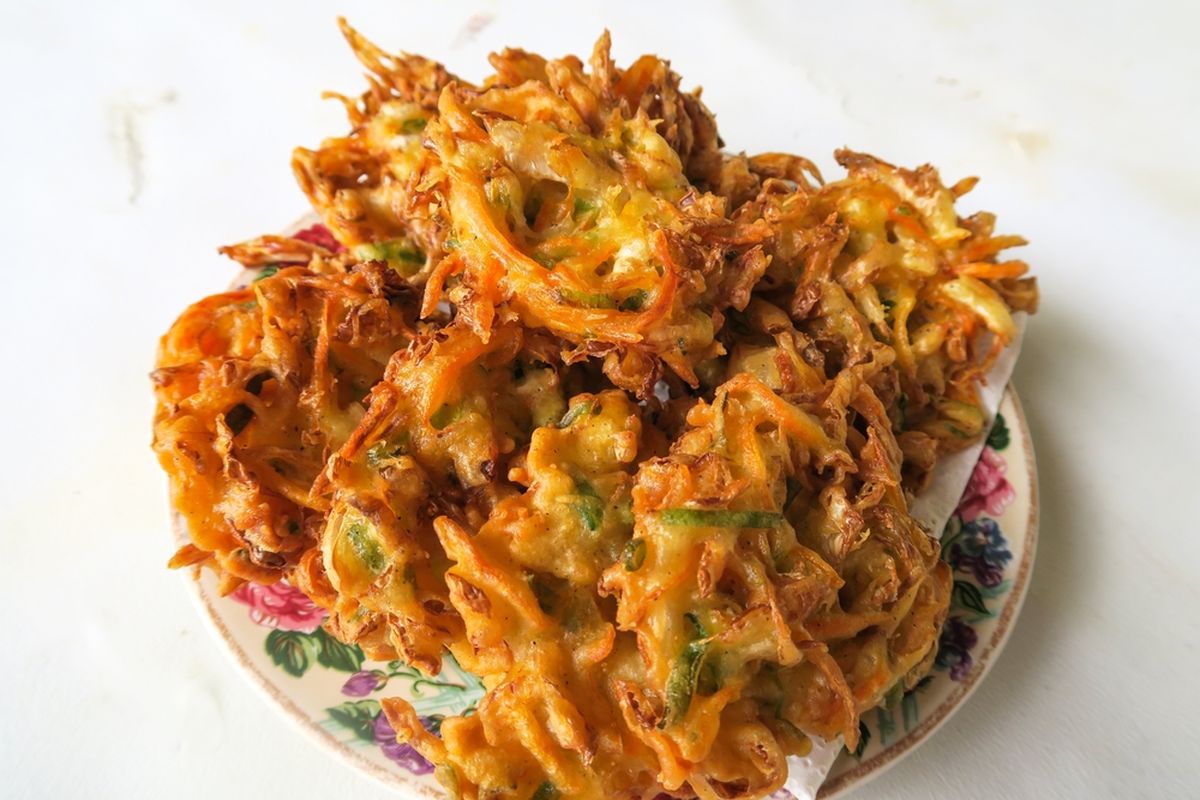 Resep Bakwan Sayur, Sajikan dengan Cabai Rawit