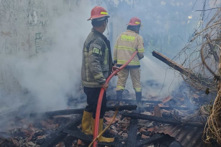 Rumah Kosong di Indramayu Diduga Dibakar ODGJ, Sisakan Puing Bangunan