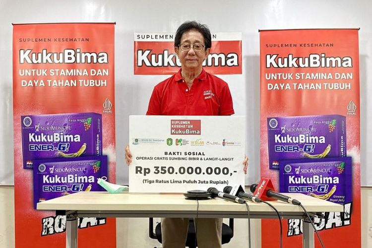 PT Industri Jamu Dan Farmasi Sido Muncul Tbk lewat Suplemen Kesehatan Kuku Bima memberikan bantuan sebesar Rp 350 juta untuk operasi bibir sumbing anak-anak di Pontianak, Jumat (11/11/2022). 