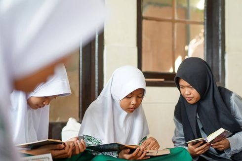 Kisah Noni, Guru Mengaji Diterima Kuliah Gratis 100 Persen di UGM