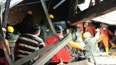 Tim SAR Evakuasi 2 Korban Tanah Longsor di Manado, 1 Meninggal