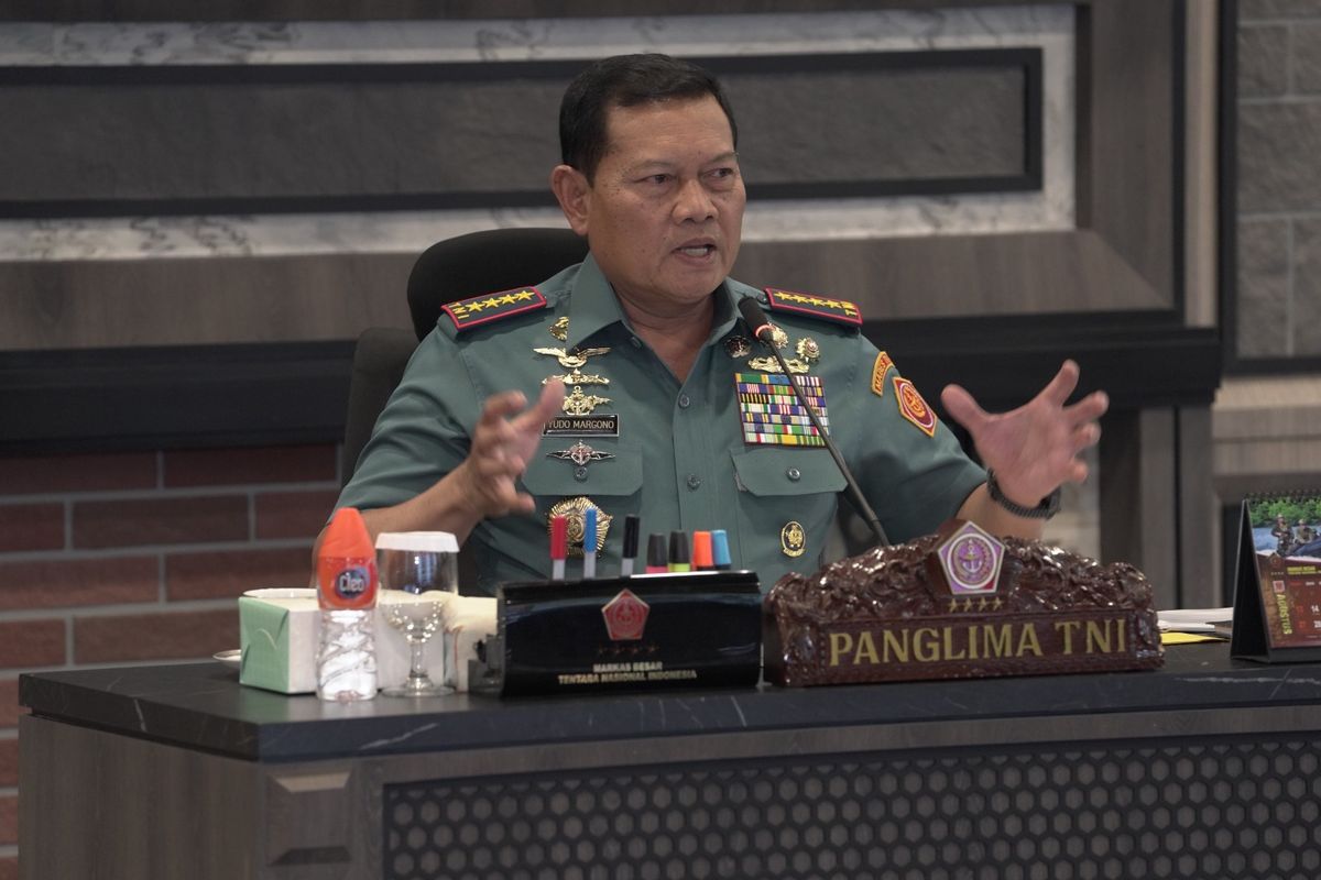 Panglima TNI Laksamana Yudo Margono meminta para prajurit yang akan melaksanakan latihan bersama (latma) Super Garuda Shield 2023, agar melaksanakan latihan bercampur dengan negara-negara peserta.  Permintaan itu disampaikan Yudo di sela-sela menerima paparan dari Komandan Komando Pembinaan Doktrin, Pendidikan, dan Latihan (Dankodiklat) TNI Letjen Eko Margiono di Mabes TNI, Jakarta Timur, Senin (21/8/2023).