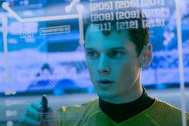 Anton Yelchin berperan sebagai Pavel Chekov dalam film Star Trek (2009) dan Star trek: Into Darkness (2013).