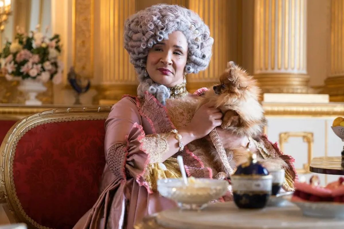 Queen Charlotte (Golda Rosheuvel) dalam serial Bridgertom di Netflix.