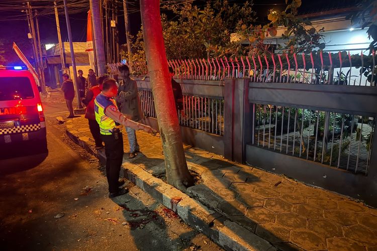 Honda Beat Tabrak Pohon, Warga Semarang Meninggal