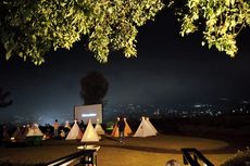 Romantis, Nonton Film di Tenda Bawah Bintang yang Hype di Bandung
