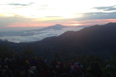 Bukit Sikunir, Destinasi Favorit Berburu Sunrise di Negeri Atas Awan