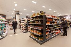 Supermarket Seluas Seperempat Lapangan Sepak Bola Ini Pasang 31 Luminer Disinfeksi UV-C 