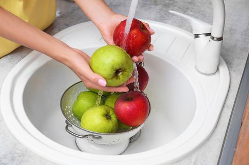 Cara Terbaik Cuci Buah dan Sayur untuk Hilangkan Bakteri