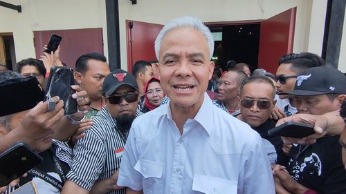 Teka Teki Cawapres Ganjar: Sekjen PDI-P Ungkit Kejutan di Pilpres 2019, Ganjar Unggah Foto Bersama Mahfud