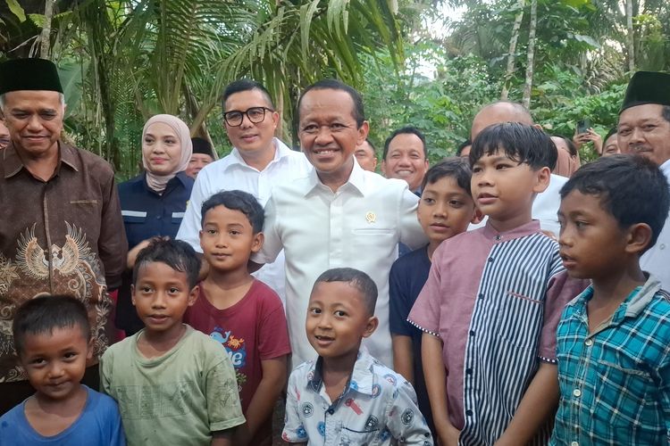 Kisah Kelam Bahlil Lahadalia, dari Anak Kampung Tanpa Listrik hingga Jadi Menteri ESDM