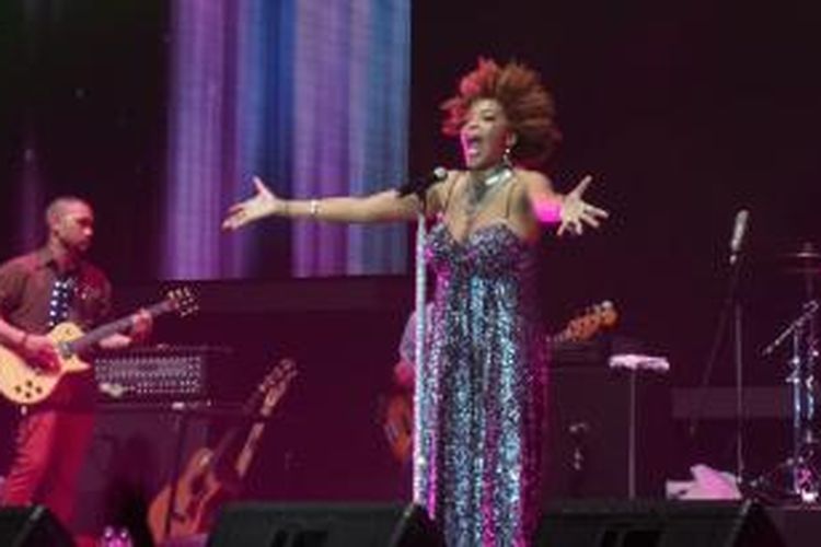 Macy Gray tampil dalam Java Soulnation Festival 2013 di Istora Senayan, Jakarta, pada Minggu (6/10/2013), hari terakhir dari festival musik tiga hari tersebut.