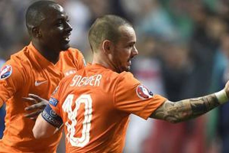 Wesley Sneijder menjadi pahlawan Belanda saat mencetak gol penyama kedudukan ke gawang Turki di Amsterdam ArenA. 