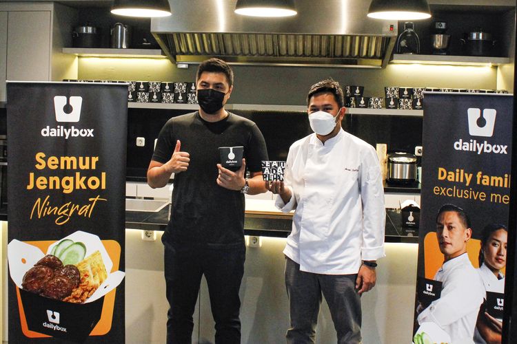 Kelvin Subowo, Co-Founder Dailybox (kiri) dan Arcad Fadillah, Corporate Executive Chef Dailybox (kanan). 