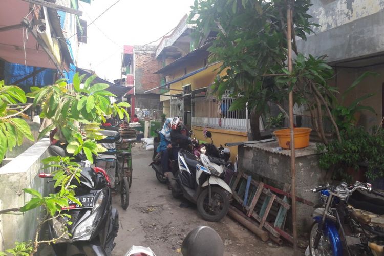 Suasana di RW 17, Penjaringan, Jakarta Utara, yang disebut sebagai salah satu tempat terpadat dan terkumuh di DKI Jakarta, Selasa (13/2/2018).