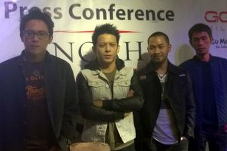Grup band NOAH yang kini terdiri dari (kiri ke kanan) David, Ariel, Uki, dan Lukman, diabadikan usai jumpa pers NOAH U.S Tour, di Hard Rock Cafe, Pacific Place, SCBD, Jakarta Selatan, Senin (16/3/2015).