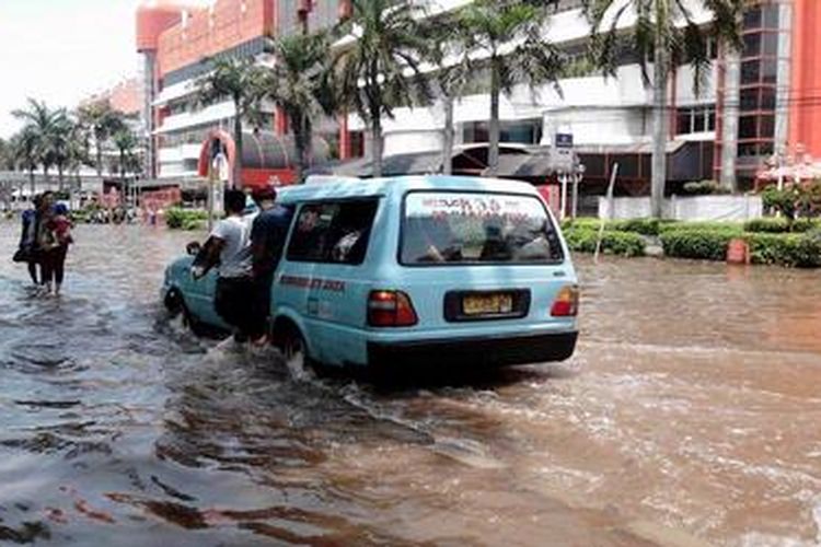 Jakarta menempati peringkat kesebelas, kota paling rawan banjir di dunia.
